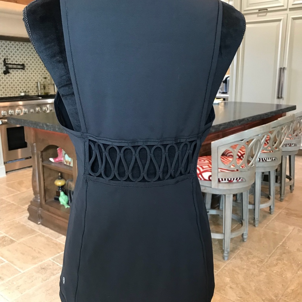 LuLulemon top Size M medium 6 Black